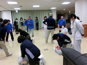 心臓マッサージとAED